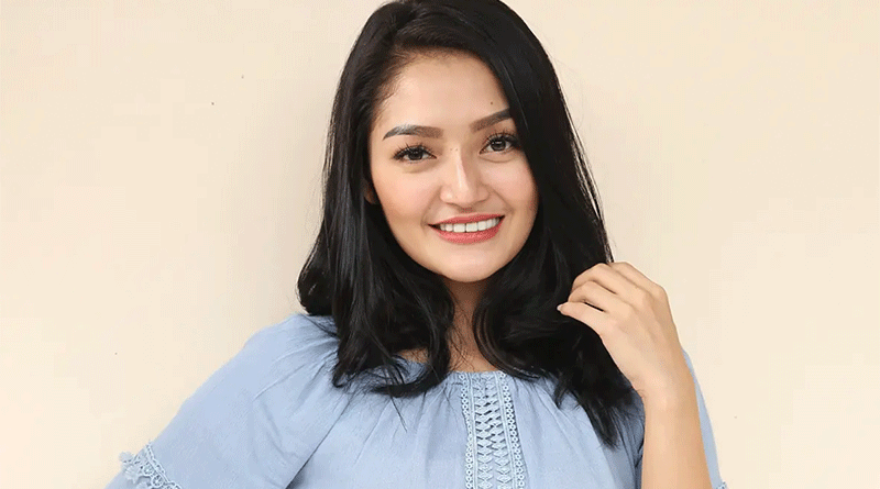 Salah satu pedangdut Indonesia, Siti Badriah tengah dilimpahi rejeki yang bertubi-tubi. Bagaimana tidak, lagu “ Lagi Syantik “ yang dirilis